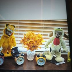 Garfield Porcelain Dolls One's Odie And One Is Garfield The Set $200 Perfect On Stands With Papers