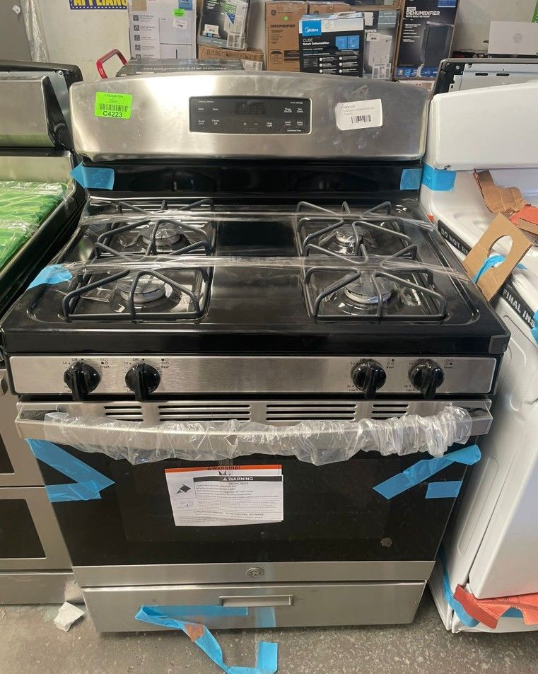 NEW GE JGBS60REKSS 4 Burner Stove Gas Range for Sale in Ontario, CA