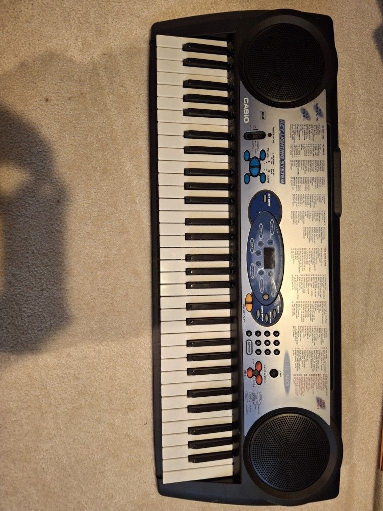 Casio LK-40 Electric Keyboard Piano 