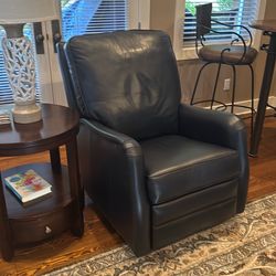 2 leather recliners