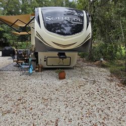 BEAUTIFUL 2017 42 Ft. Grand A Solitude 5th Wheel 
