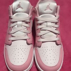 Pink Jordan’s Size 7Y