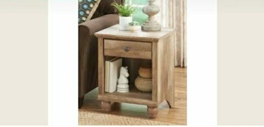 New in box accent table see pictures for dimensions