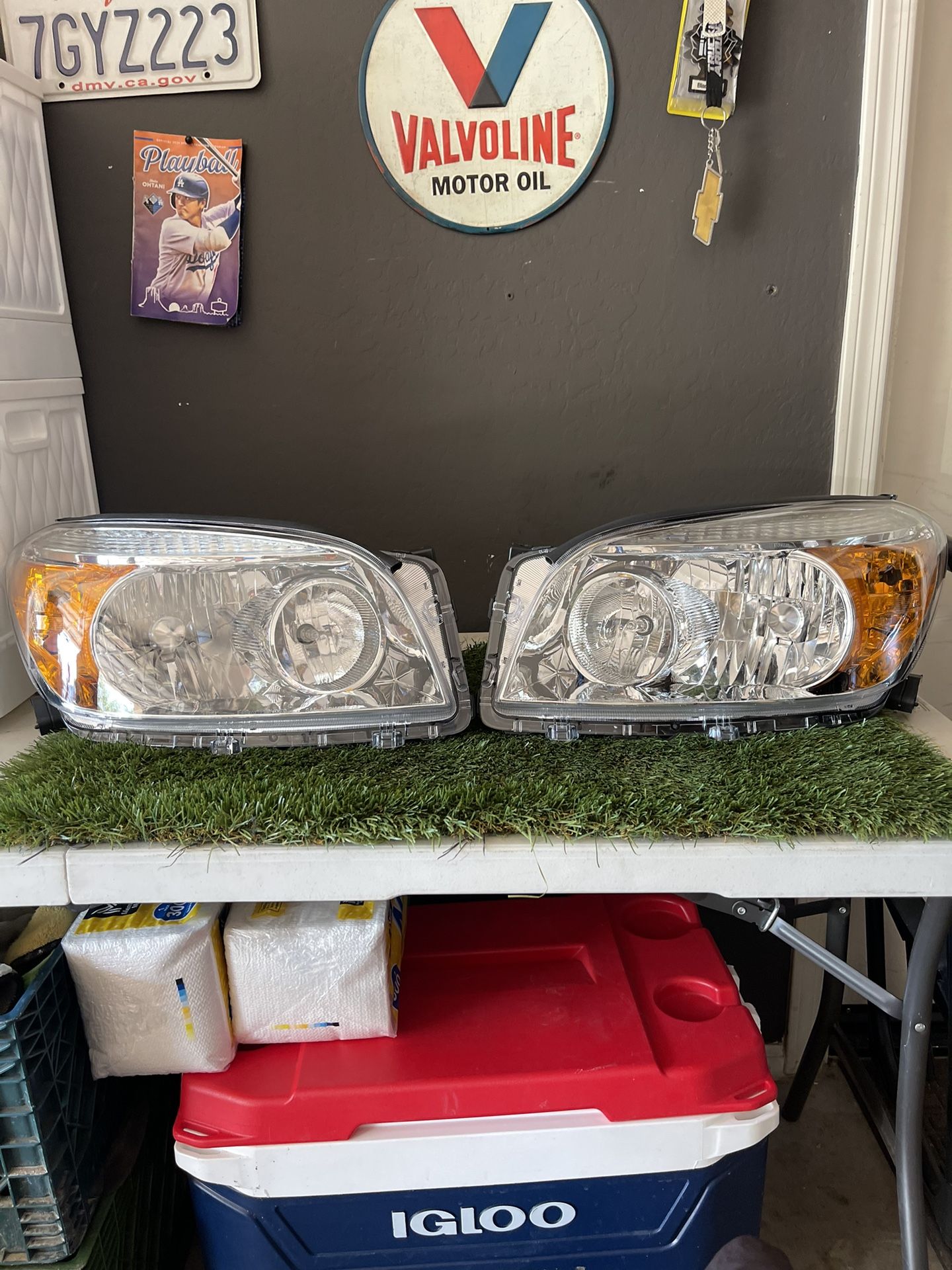 Toyota RAV4 headlights assembly