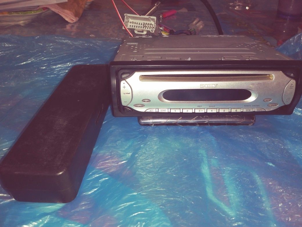 Sony Car Radio; faceless; w. case. Model CDX-L410X