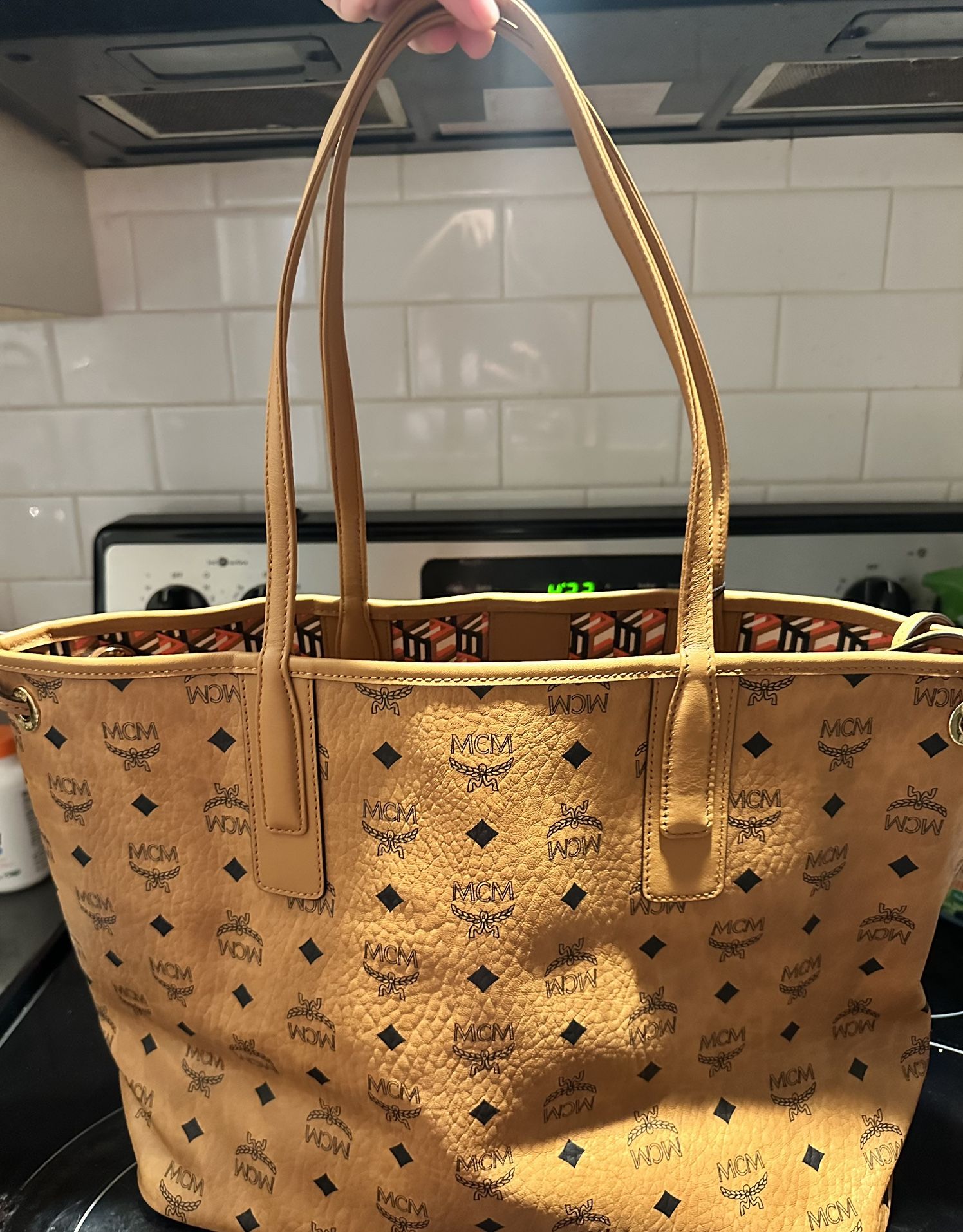 MCM Visetos Reversible Medium Liz Shopper Cognac