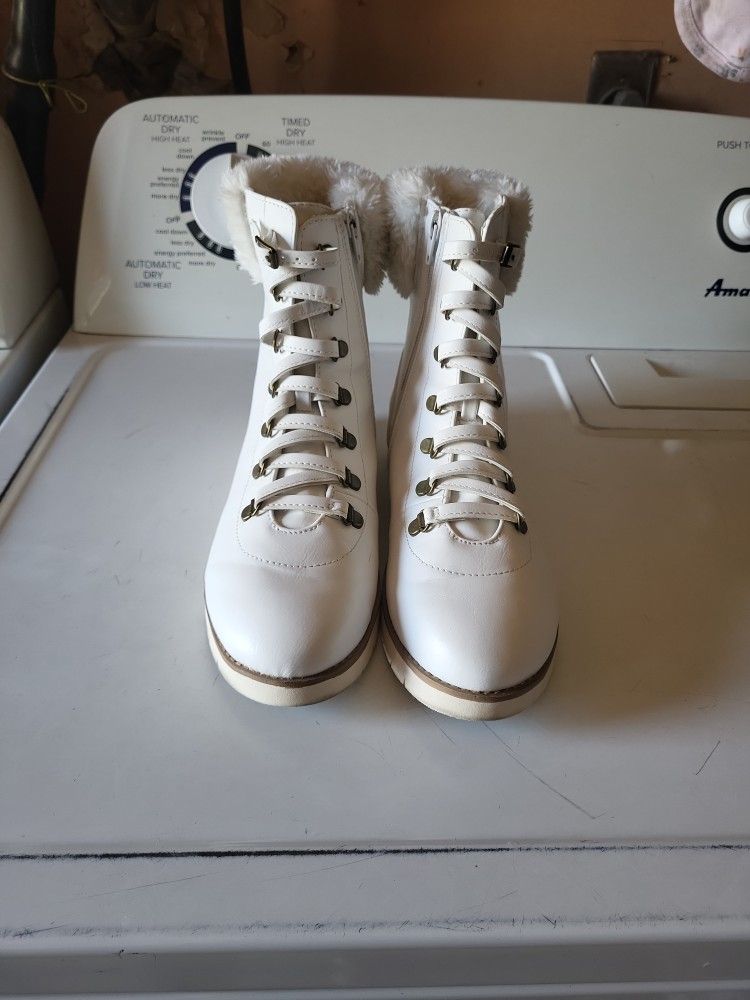 WOMEN'S BOOTS