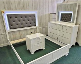 5PC QUEEN LED BEDROOM SET