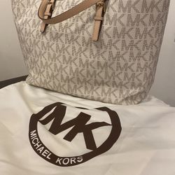 NEVER USED MICHAEL KORS BAG