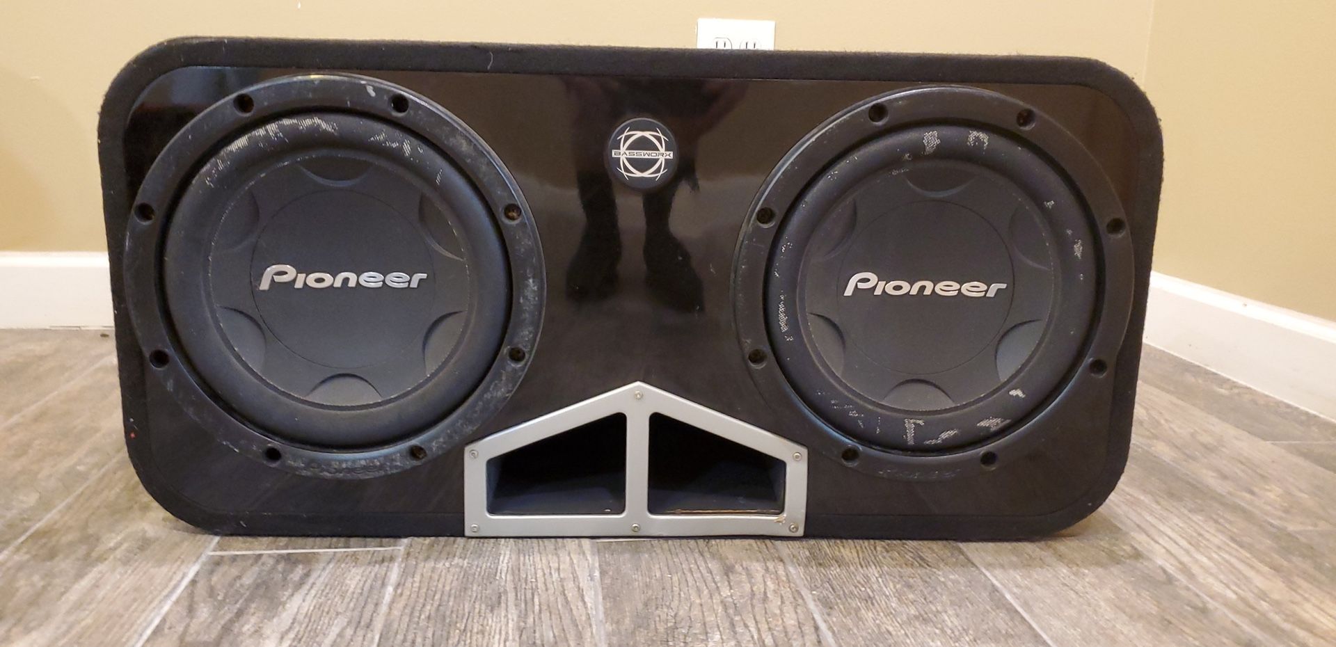 Pioneer dual subwoofer set