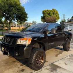 2010 Nissan Titan XE 2WD