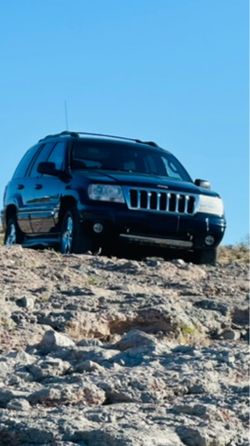 Cherokee 2004  azul. Marino.