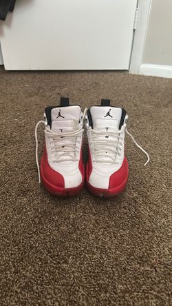 Jordan 12s size 7 in men