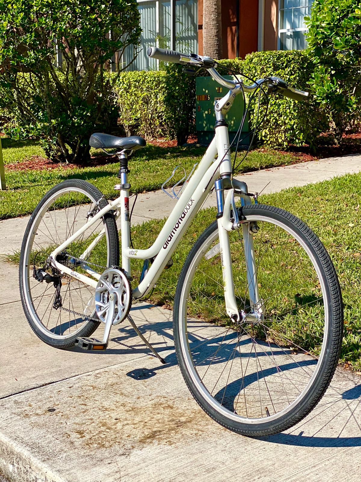 Diamondback Vital 2 Women's Aluminum Hybrid Comfort Bike - 700c - frame ...