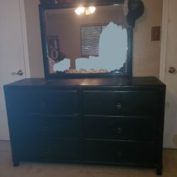 Queen frame, head/footboard, 6 drawer dresser & nightstand