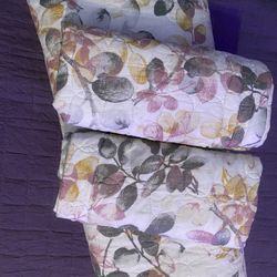 Full/Queen  Quilt / Blanket 