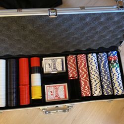 Folding PokerTable  Top And Chips. Seats 8. 