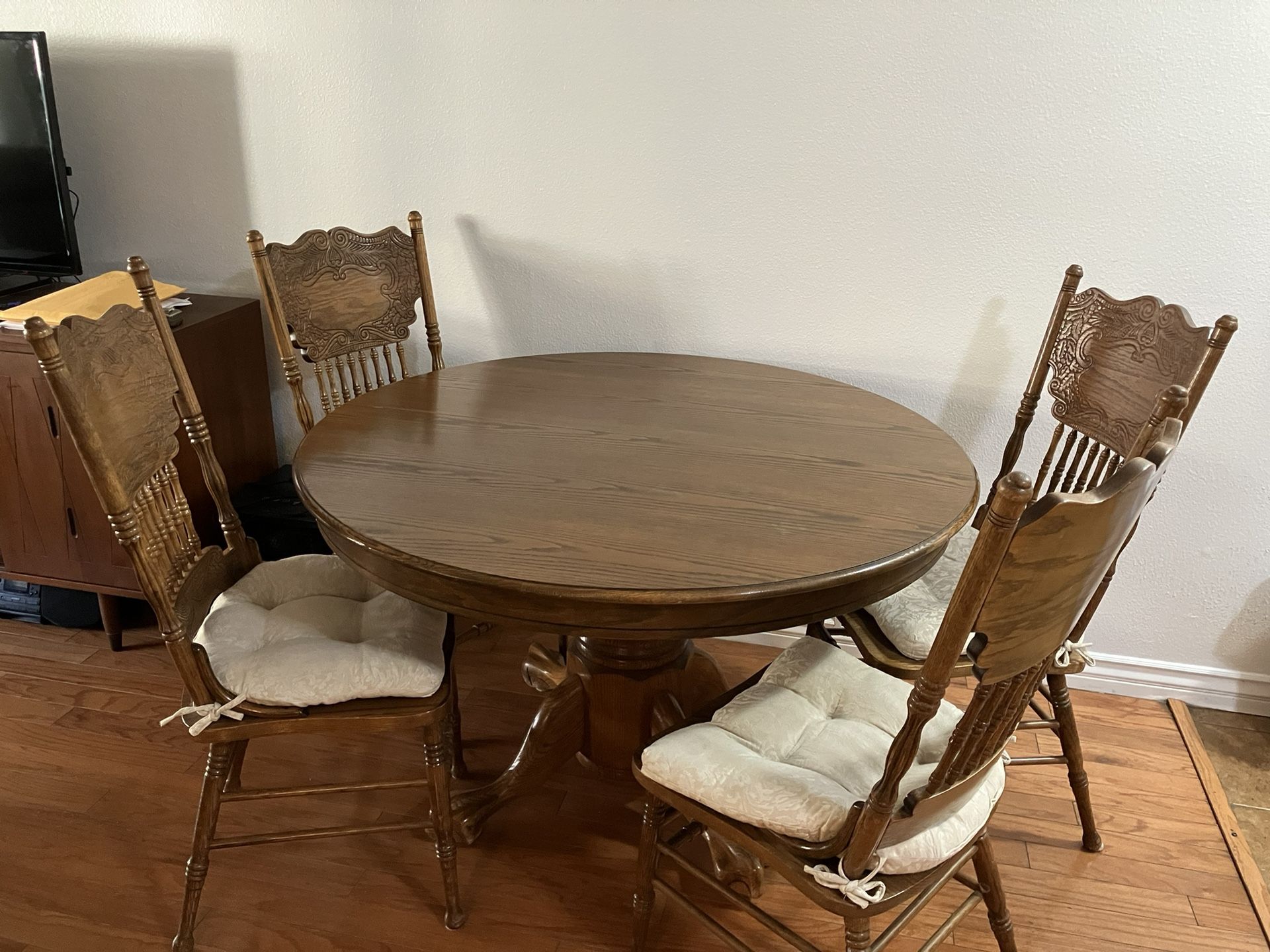 Free Dinning Table With Chairs