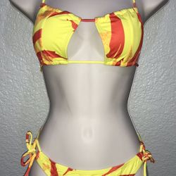 SEXY 2 PIECE BIKINI. (Sizes M-L make a offer)