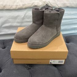Brand New Grey Ugg Size 6