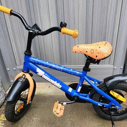 Bicycle with Training Wheels