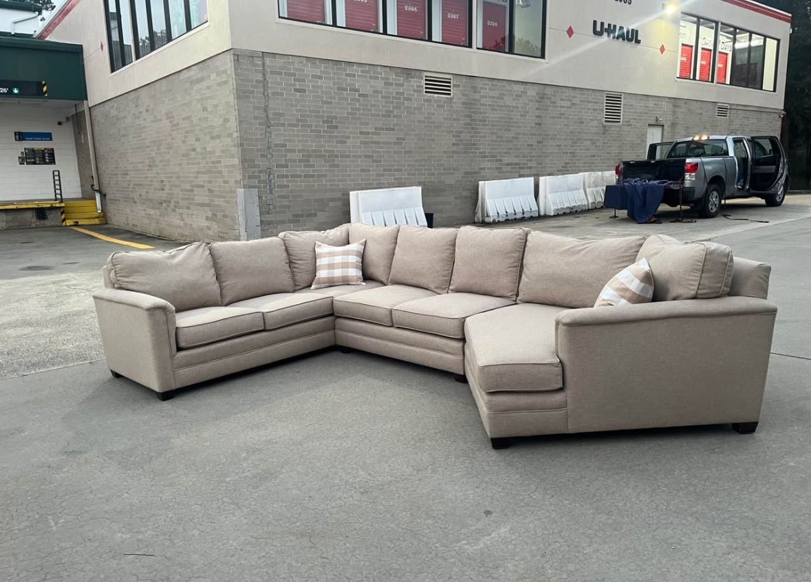 Beautiful clean 3 piece Sam Moore sectional Couch