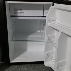 Galanz Mini Fridge