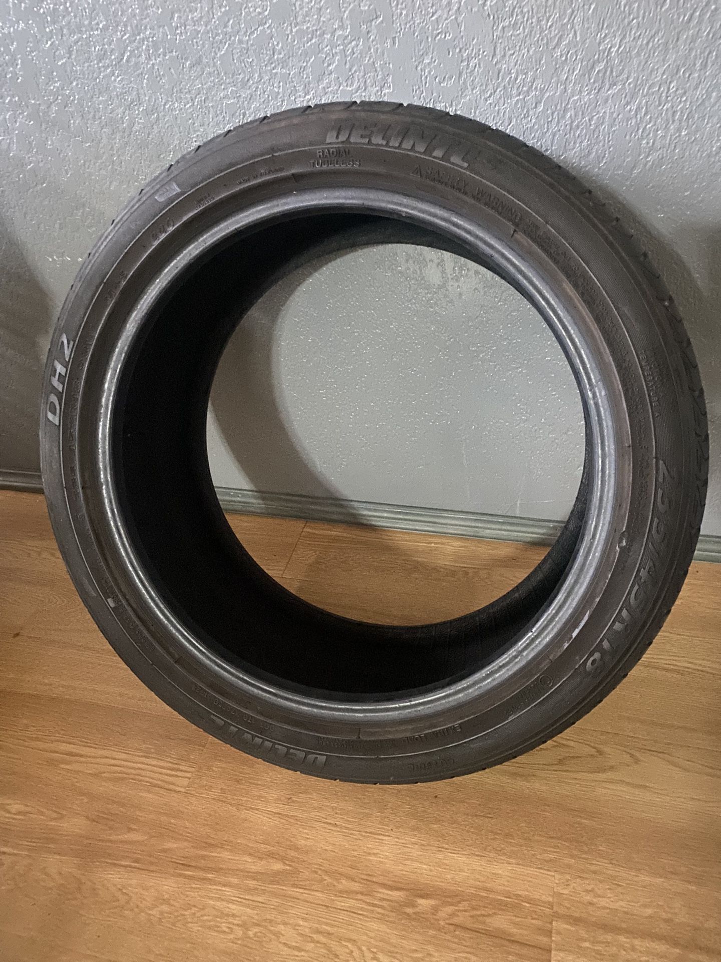 Delinte Tire 235/45R18 