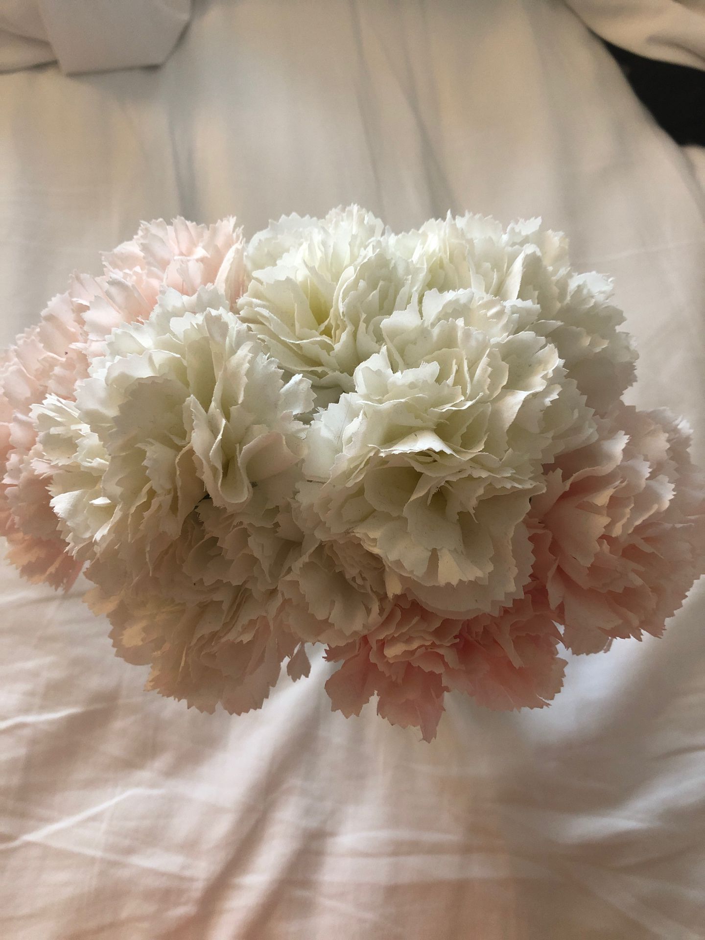Carnations pink/white flower vase