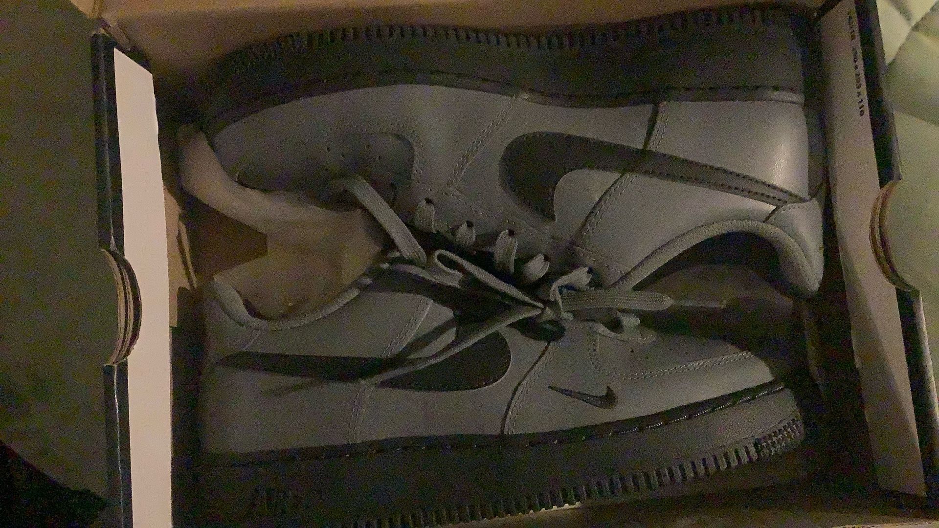 NIKE AIR FORCE 1 LOW CASUAL SHOES Brand New