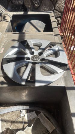 This is a genuine Toyota Prius 10-spoke wheel cover, likely for a 2016-2018 model year