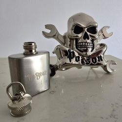 🔥 BADASS “Poison” Skull Belt Buckle w/ Hidden Flask – Heavy Metal Style! 🔥