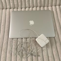 MacBook Air 13” (2017) – i5, 8GB RAM, 128GB SSD