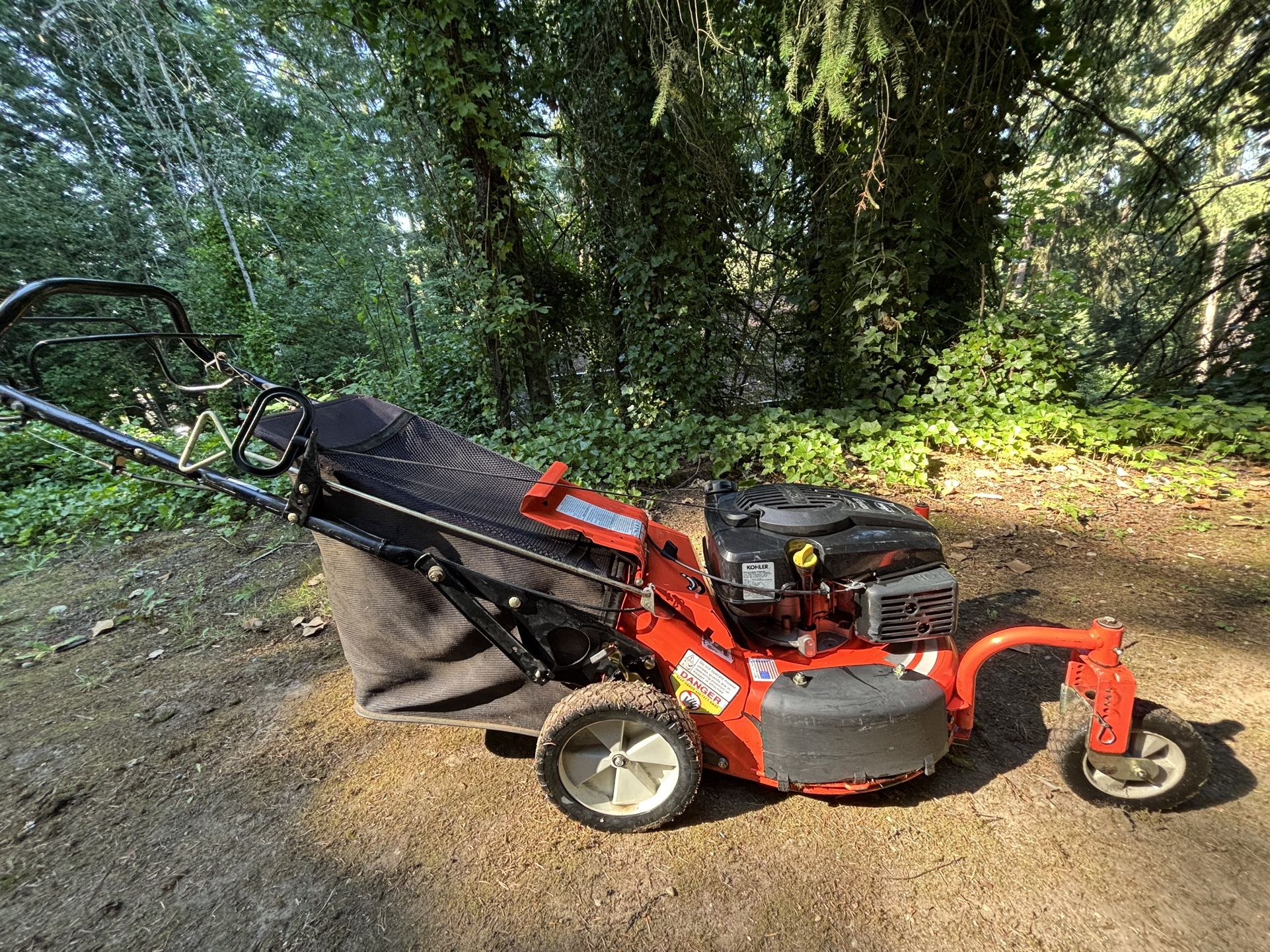 Ariens Classic LM21SW (21") 6-HP Kawasaki Self-Propelled Lawn Mower w/ Swivel Wheels