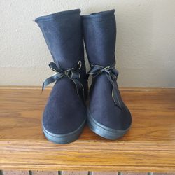 Boots Size M