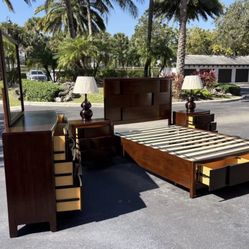 Beautiful Bedroom Set Queen Size Solid Wood Dark Brown Color In Excellent Condition