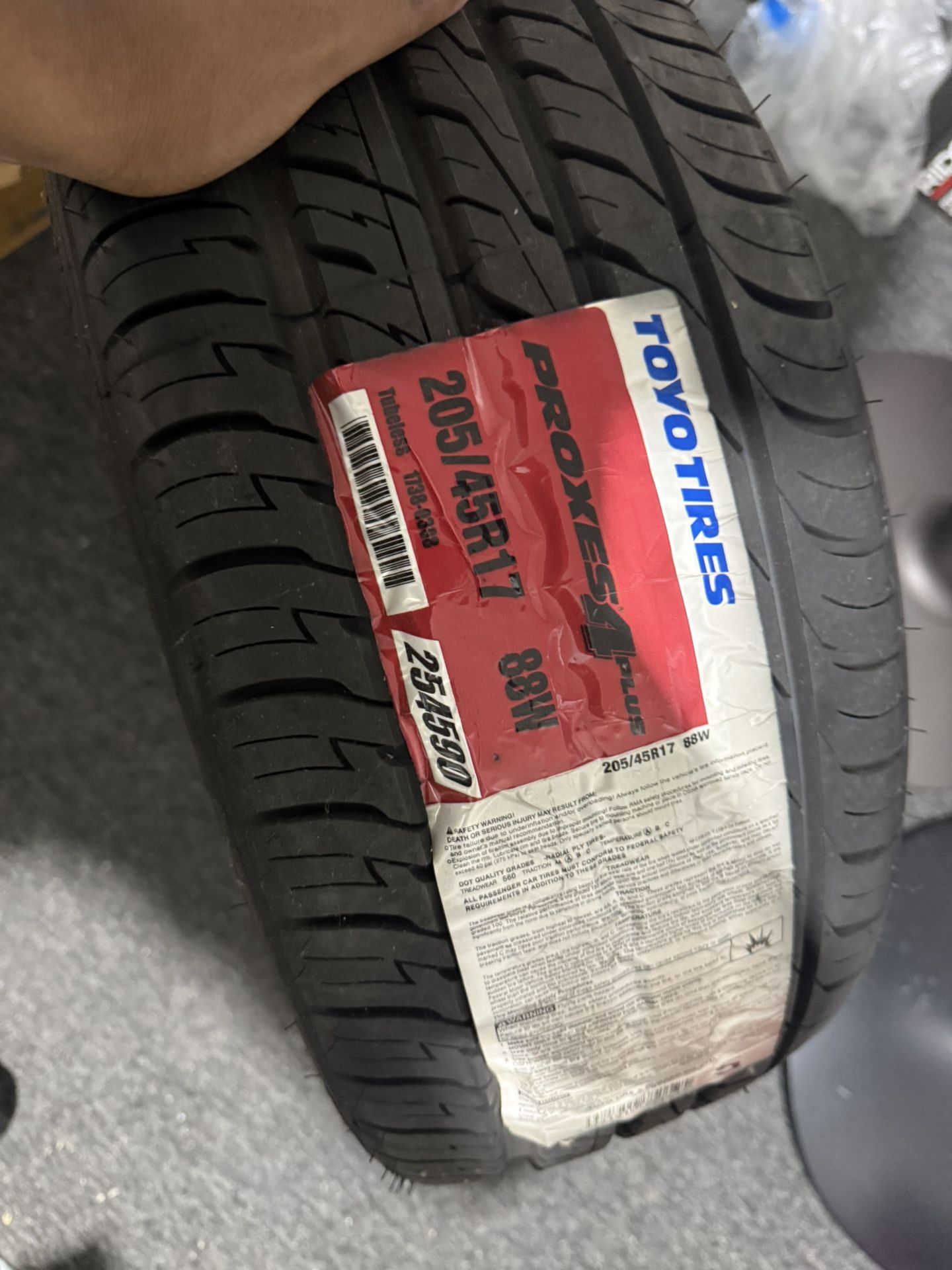 Toyo Tires 205/45R17