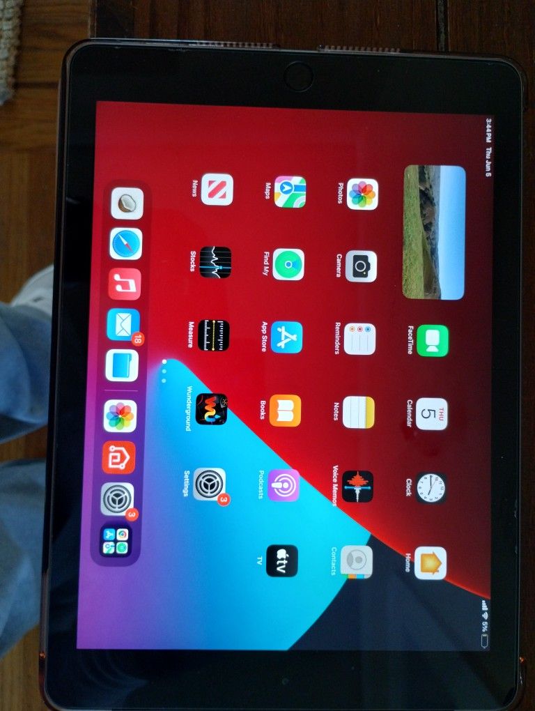 iPad 6th Generation 128 GB W/Unlimited Free Mobile Data