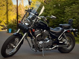 2006 Suzuki S83 (1400cc) –Stereo, Mustang Seat, Vance&Hines Pipes