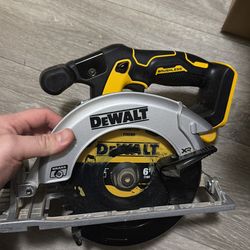 DEWALT DCS565B 20V MAX CIRCULAR SAW, 6-1/2-INCH, CORDLESS, TOOL ONLY