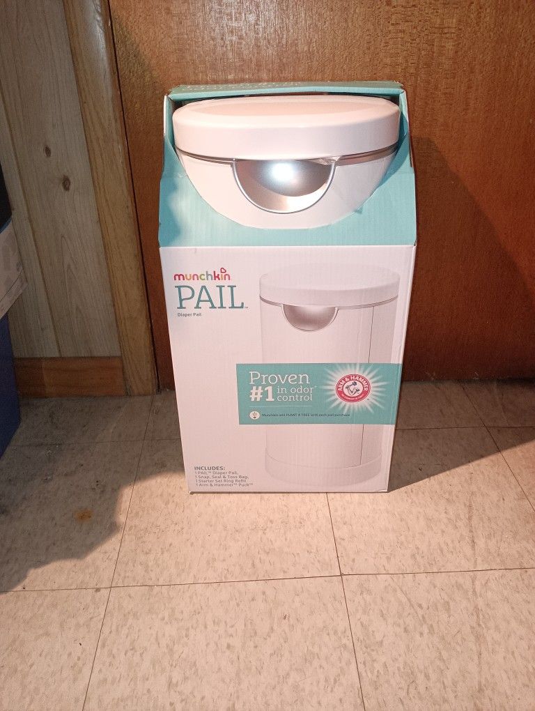 NEW Munchkin PAIL Diaper Pail
