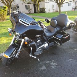 Harley Davinson FLHTU Ultra Glide 2014 Black