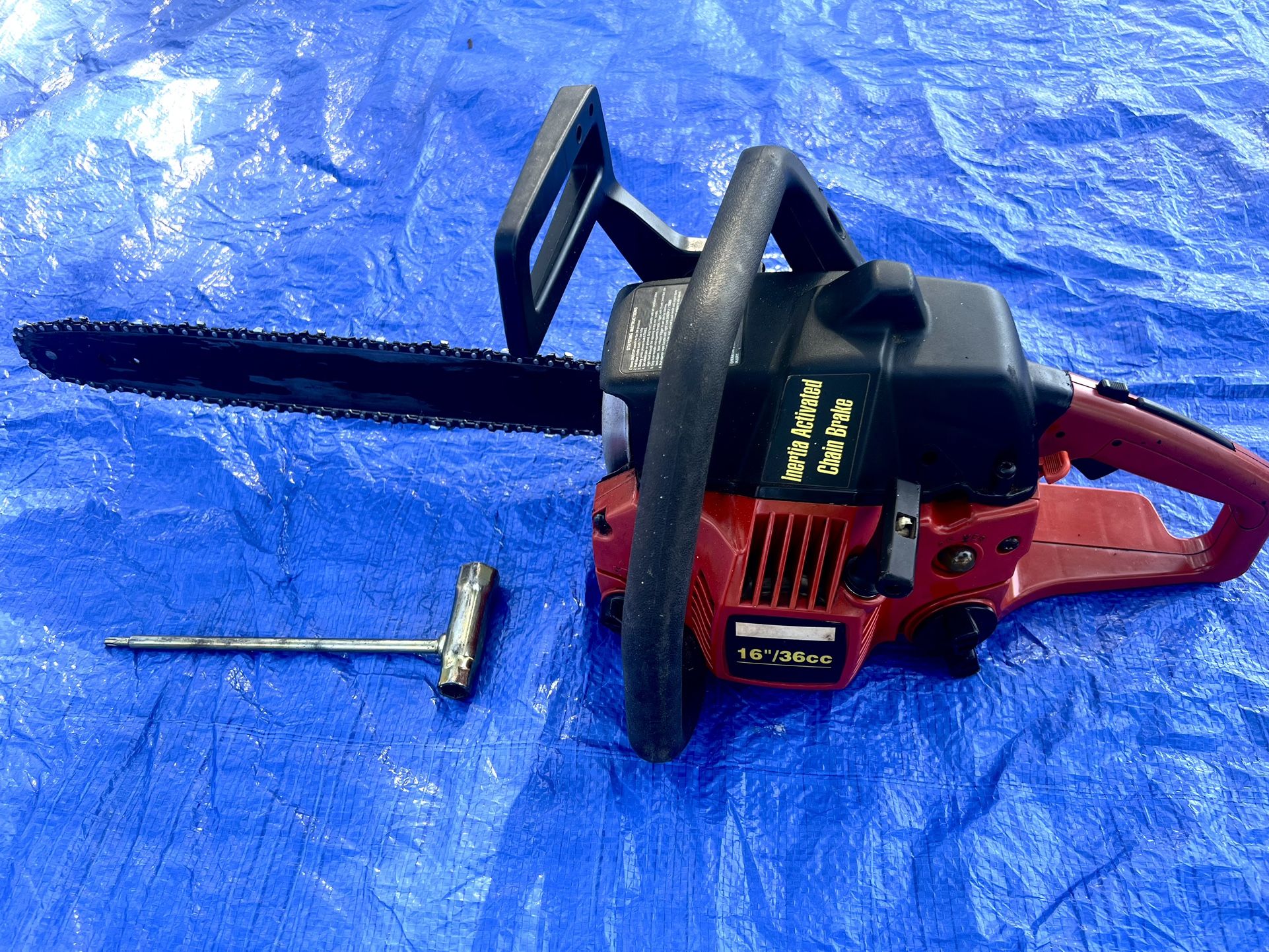 Chainsaw Craftsman 16/36CC with a case