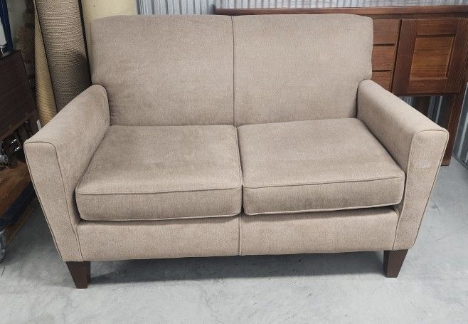 Loveseat (Taupe)