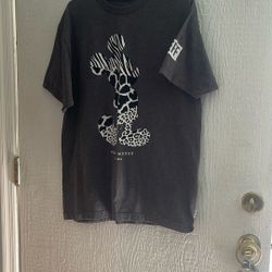 DISNEY SHIRT SIZE LARGE  USED ONCE 