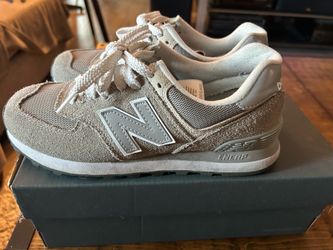 Authentic New Balance 574 XWL574EVG Grey sz 7.5 womens