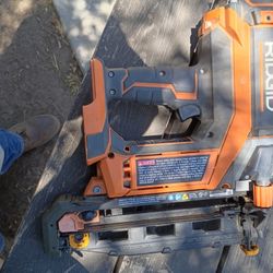 RIDGID 18V Brushless Cordless HYPERDRIVE 16-Gauge 2-1/2 in. Straight Finish Nailer. 