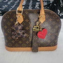 LV Original Nvr Full Canvas Purse for Sale in Mission, TX - OfferUp