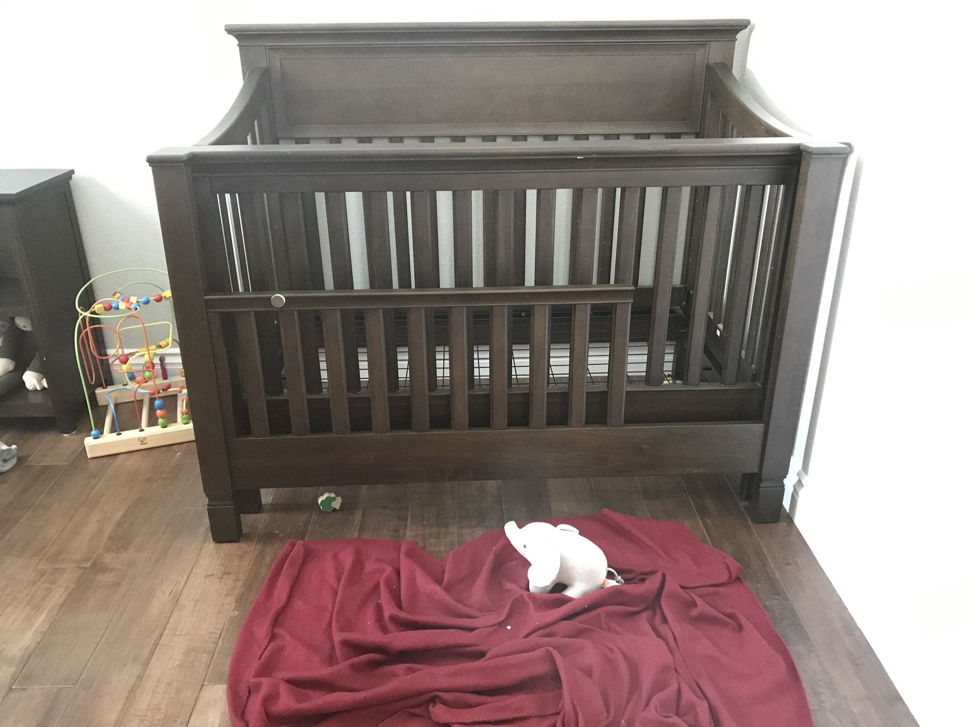 Pottery barn 2 In 1 Convertible Larkin crib for Sale in Seattle, WA