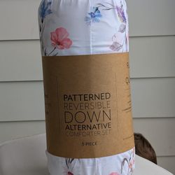 🌸 Queen Reversible Comforter Set – 3-Piece Floral – Brand New